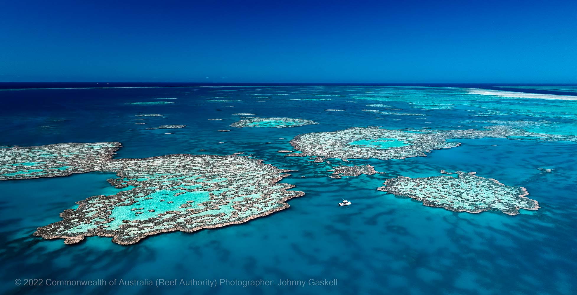    Aerial photograph of the Great Barrier Reef – © Commonwealth of Australia – (Reef Authority) - Photographer: Johnny Gaskell