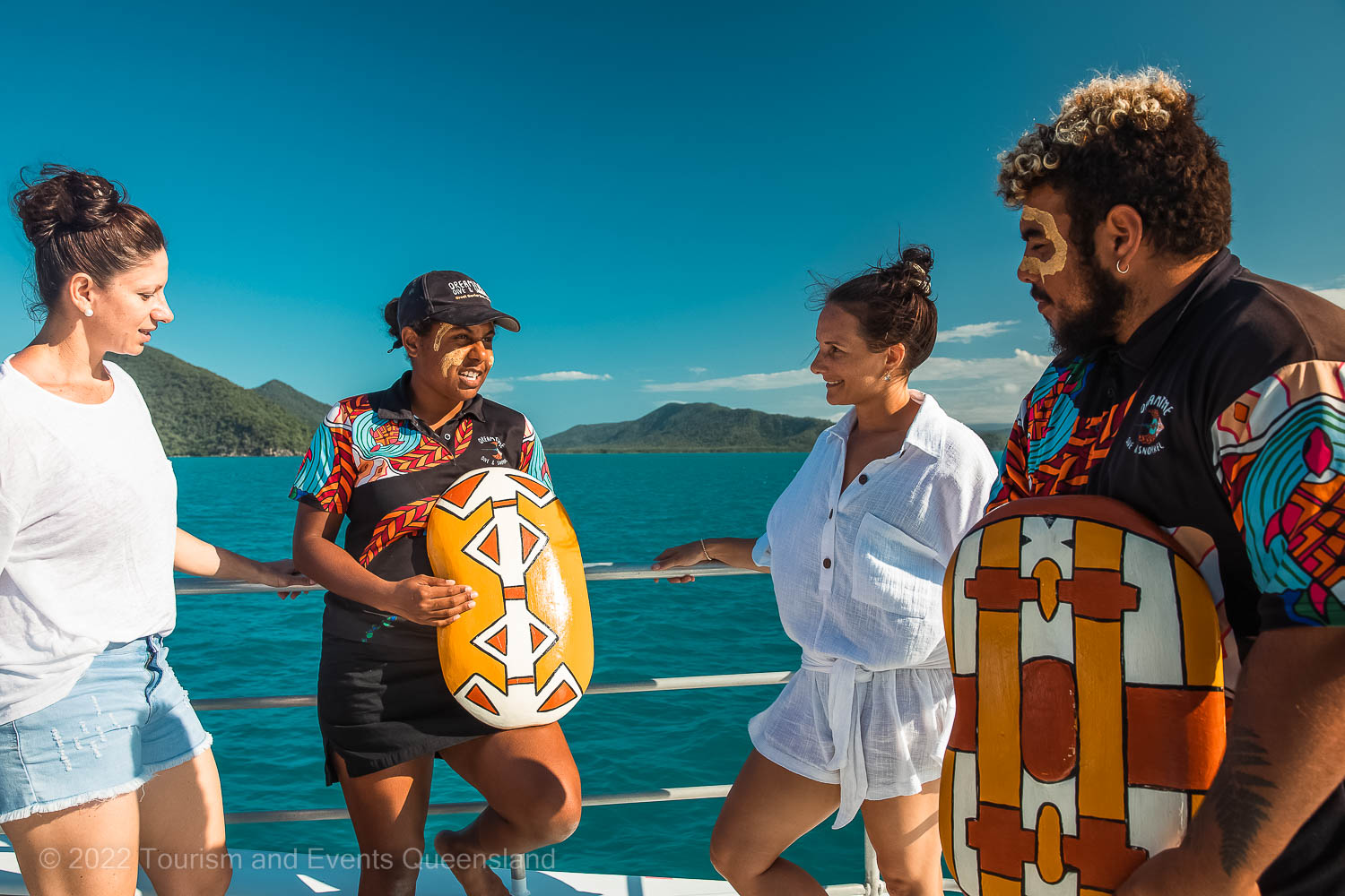 Dreamtime operator experience - Great Barrier Reef – Australia - © Tourism and Events Queensland