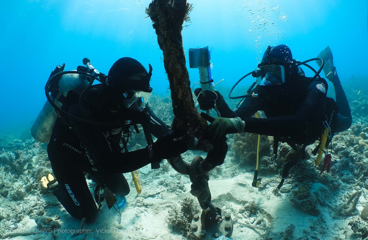 Reef joint field management program divers – Australia - © QPWS - Photographer: Victor Huertas