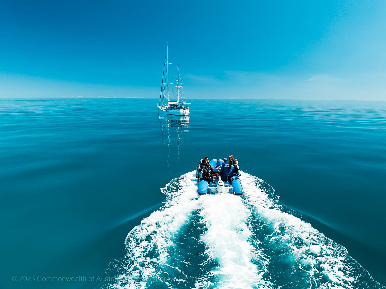 © Commonwealth of Australia - Reef Authority Tourism Reef Protection Initiative - Kiana - Drupella - hunting