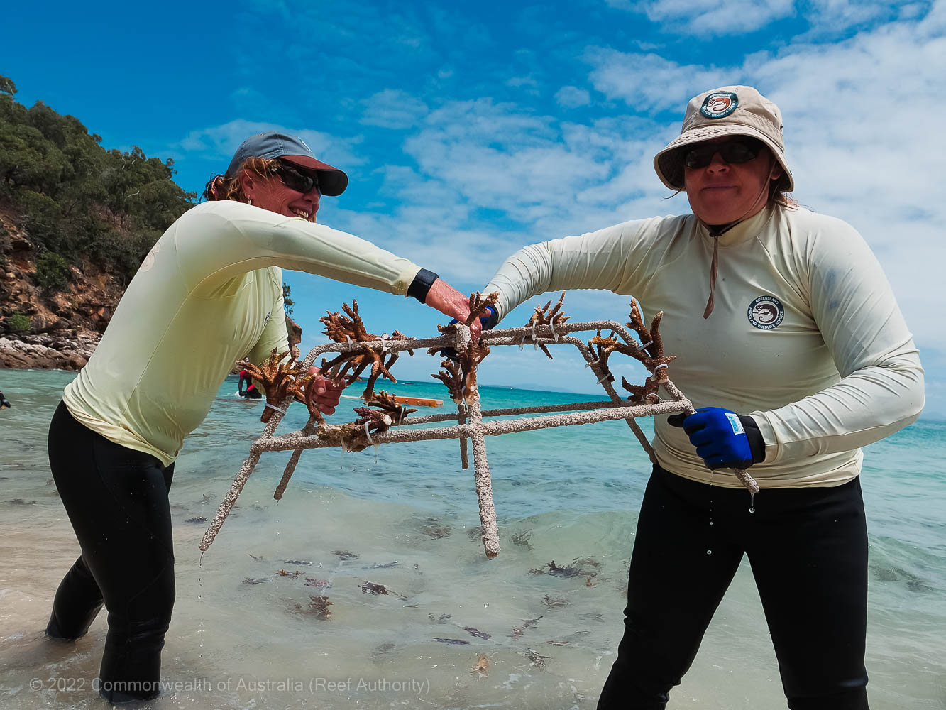 © Commonwealth of Australia (Reef Authority) - Partners working together on location at Humpy Island Reef