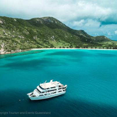 Commercial vessel in the Great Barrier Reef Marine Park  – Australia - © Tourism and Events Queensland