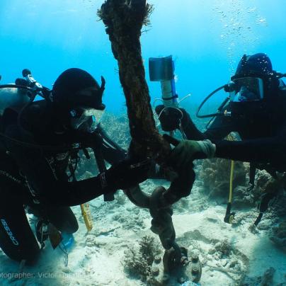 Reef joint field management program divers – Australia - © QPWS - Photographer: Victor Huertas