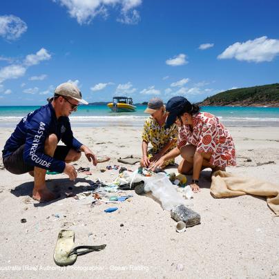 Marine debris clean up in Whitsundays Islands