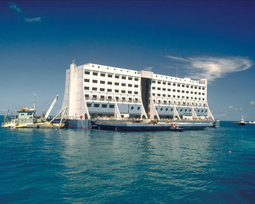 The floating hotel on John Brewer Reef, 1988