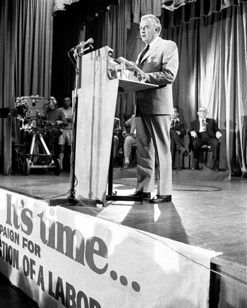 Gough Whitlam delivers victory speech